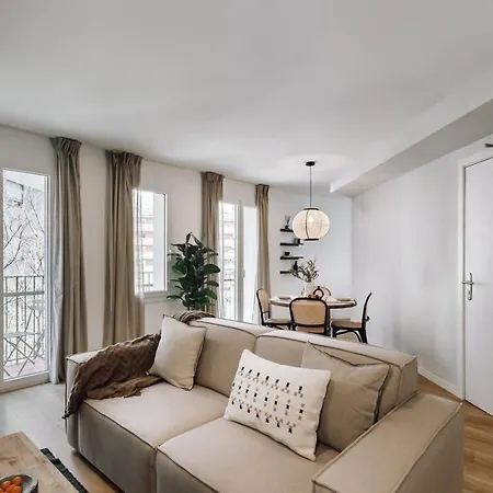 Campro - 3 Bedrooms W/ Balcony In Eixample Esquerra شقة
