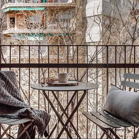 Campro - 3 Bedrooms W/ Balcony In Eixample Esquerra شقة