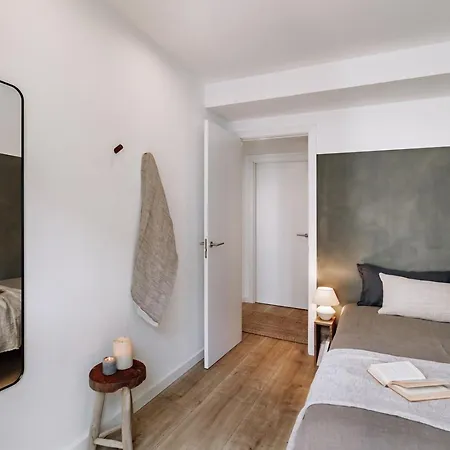 Campro - 3 Bedrooms W/ Balcony In Eixample Esquerra *