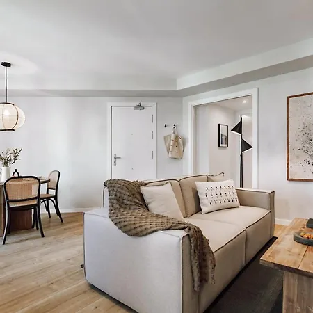 Campro - 3 Bedrooms W/ Balcony In Eixample Esquerra *