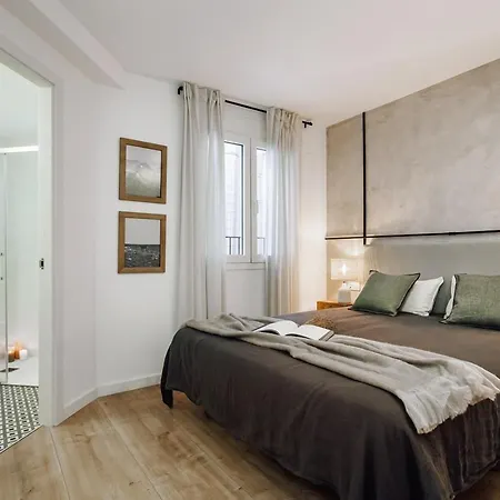 Campro - 3 Bedrooms W/ Balcony In Eixample Esquerra Barcelona
