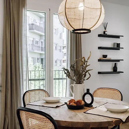Campro - 3 Bedrooms W/ Balcony In Eixample Esquerra Barcelona